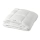 Couette blanche STRANDMOLKE , coton dobby matelassé, remplissage en polyester recyclable.