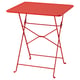 Une table en métal SUNDSÖ rouge vif et pliable avec un plateau carré et des pieds robustes à entretoises, idéale pour les petits espaces.