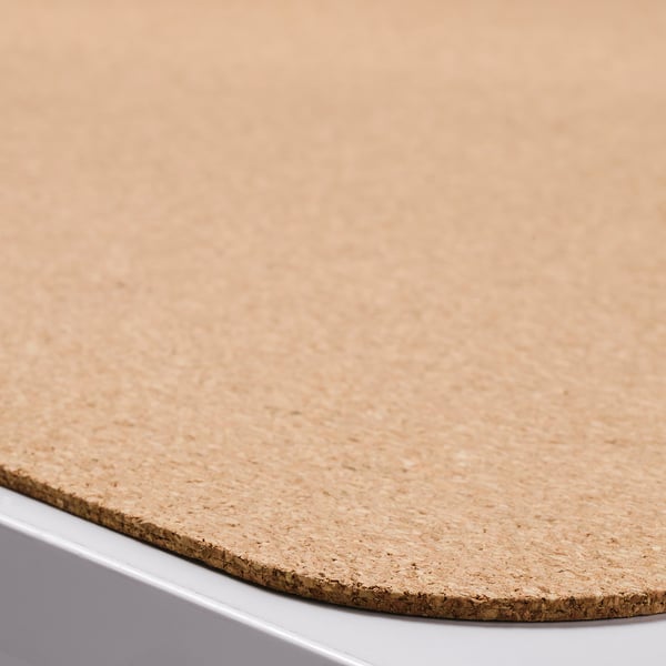 Sous-main rond en liège avec une texture lisse et naturelle et un bord en métal. Convient pour protéger les bureaux et réduire le bruit.