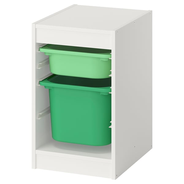 Une unité de rangement TROFAST blanche avec des bacs en plastique verts, adaptée à l’organisation des articles des enfants.