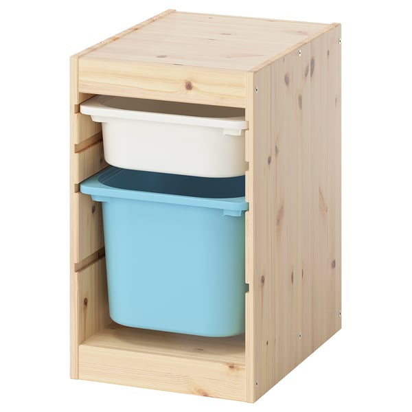 Unité de rangement en bois de pin IKEA TROFAST avec bacs bleus et blancs.