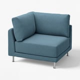 Un canapé UPPÅKRA bleu avec des pieds métalliques, recouvert d’un tissu doux et texturé.