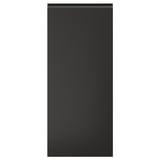 Porte d’armoire de cuisine rectangulaire noire au design élégant et moderne et poignée intégrée.