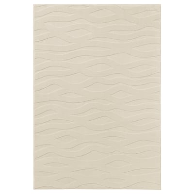 VÄXELFEL : tapis beige ondulé 3D, polyester recyclé, rectangulaire, doux, antidérapant.