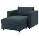 Un module de canapé VIMLE sarcelle avec une chaise longue. Son rangement moderne, confortable et sous le siège. Le tissu est amovible et lavable.