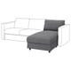 Le canapé VIMLE en gris avec une chaise longue. Il est moderne, avec des lignes épurées et une housse amovible et lavable en machine.
