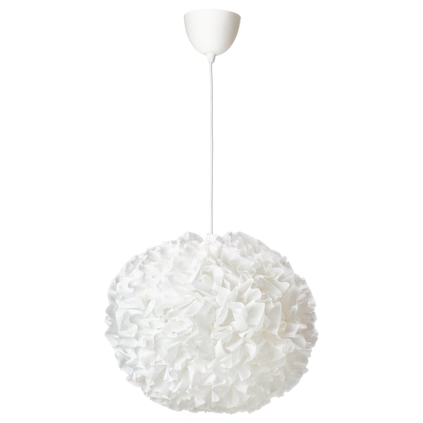 Suspension VINDKAST blanche, forme sphérique, lueur douce, abat-jour en polyester recyclé.