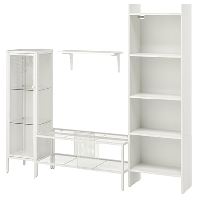 Een witte BAGGEBO opbergset met een boekenkast, vitrinekast, tv-meubel en wandplank, een combinatie van gaas, glas en hout.