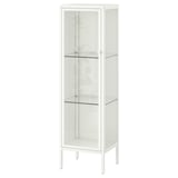 Een witte BAGGEBO glazen vitrinekast met gaasdesign, voorzien van twee glazen plateaus.