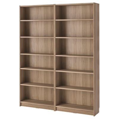 Een BILLY boekenkast in lichtbruin. Het is rechthoekig met zes lege planken, gemaakt van spaanplaat en vezelplaat.