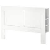 Het BRIMNES hoofdeinde in wit ingebouwde opbergruimte en verstelbare planken, perfect voor kleine ruimtes.