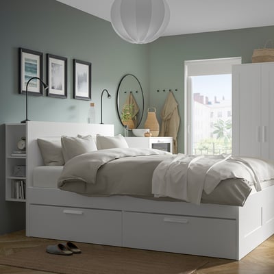BRIMNES slaapkamerset: bed, kist, kledingkast in wit & grijs.