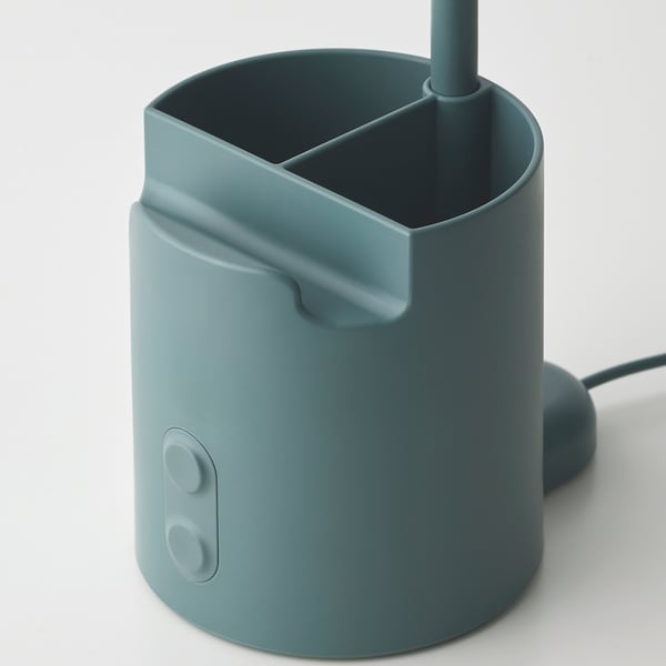 Moderne blauwe bureaulamp met pennenhouder en verstelbare arm. Aanraakdimmer en USB-C-connectiviteit.