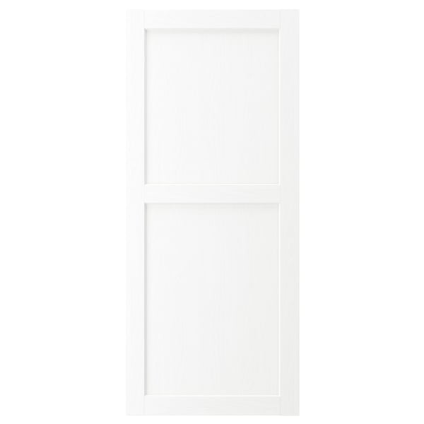 Een witte ENKÖPING kastdeur met een eenvoudig, rechthoekig ontwerp. De deur heeft een verticale houten textuur en is omlijst, waardoor het een klassieke uitstraling heeft.