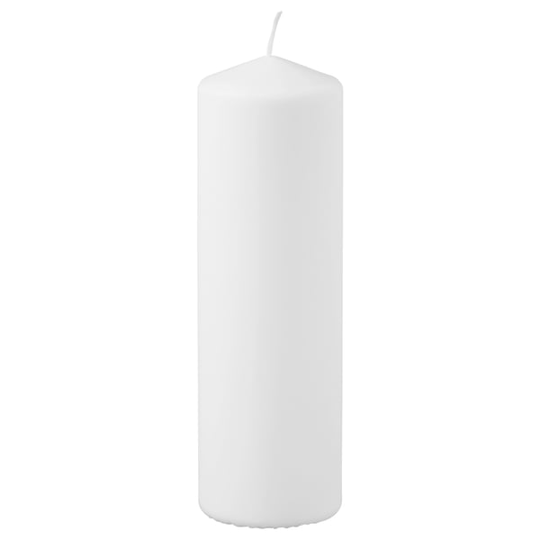 Enkele witte stompkaars met minimalistisch design.