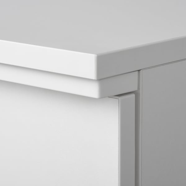 Close-up van duurzame witte kastrand met kwaliteitsafwerking en nauwkeurig vakmanschap.