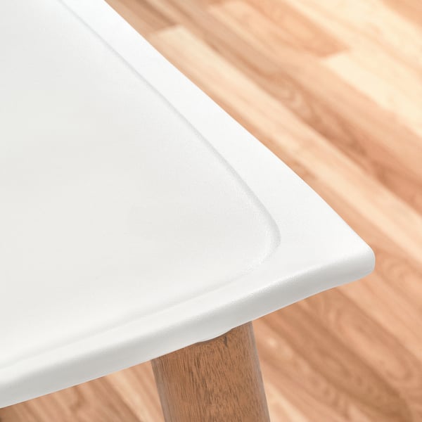 Witte plastic barstoel met houten poten.