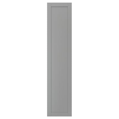 Een grijze GULLABERG kastdeur met een klassiek design. Het is rechthoekig, met verticale lijnen binnen een grijs kader.