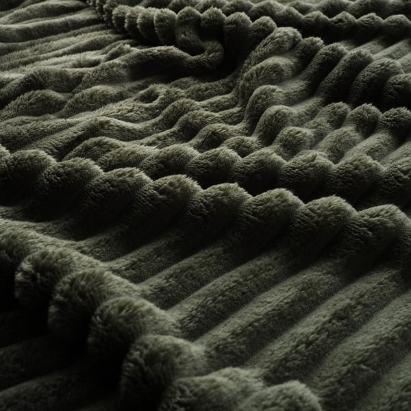 Groene, zachte, pluche deken close-up. Diepe textuur, luxueus gevoel.