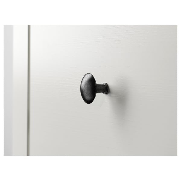 Zwarte metalen haak op witte muur, eenvoudig & stevig ontwerp.