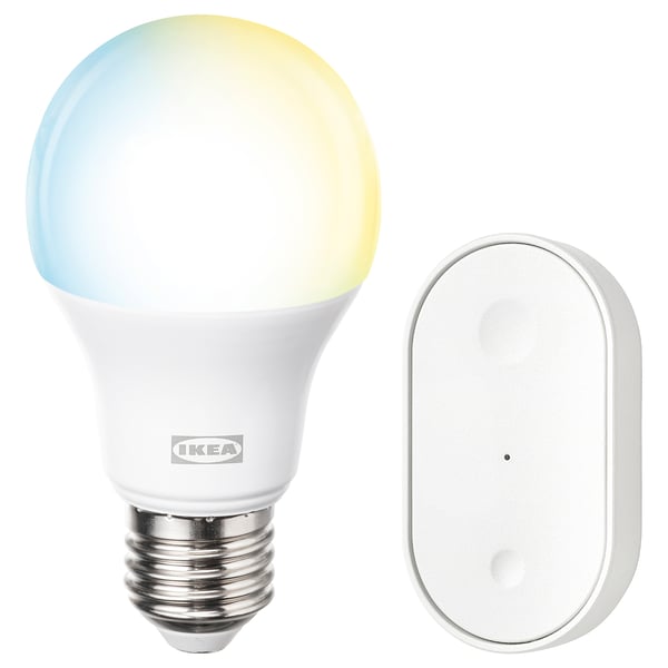 IKEA KAJPLATS startpakket: slimme lamp, afstandsbediening. Lamp: bolvormig, kleurgradatie. Afstandsbediening: zilver, ovaal. Materialen: plastic, aluminium.