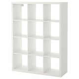 Een witte KALLAX stellingkast, rechthoekig met meerdere open kubussen.