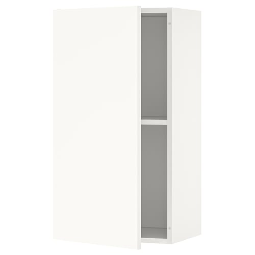 Een KNOXHULT witte wandkast met een enkele verstelbare plank. Het is rechthoekig, met een krasbestendig oppervlak en ideaal voor opslag in de keuken.