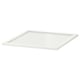 Een witte KOMPLEMENT glazen plank van ikea. Het rechthoekige, met een plat, transparant glazen oppervlak omlijst in wit.