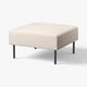 De modulaire lillem bank is lichtbeige met metalen poten, met een strak en modern ontwerp.