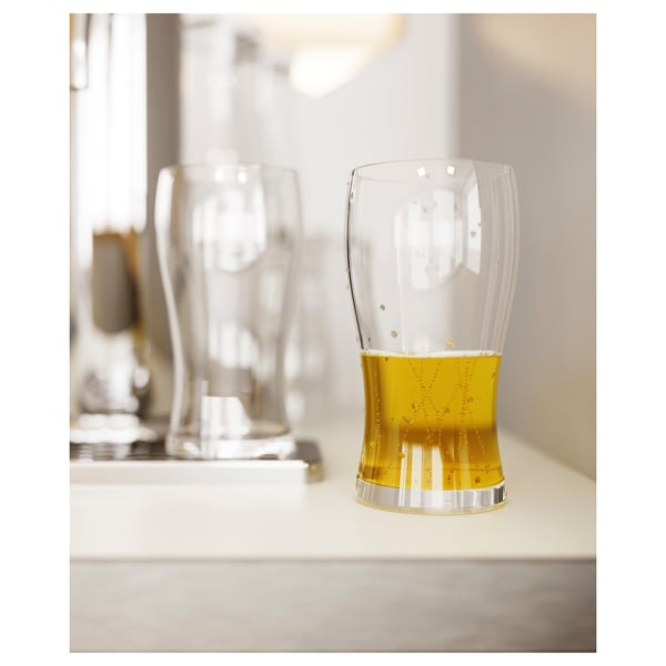 Product: LODRÄT bierglas. Helder glas, gebogen, houdt gouden pils met schuim.