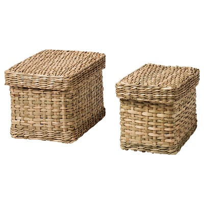 Twee handgeweven zeegras-opslagmanden met deksels, rechthoekig, natuurlijke kleur.
