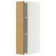 Een witte METOD wandkast met een licht eiken deur en een enkele plank binnenin. De kast is rechthoekig en modern van design.