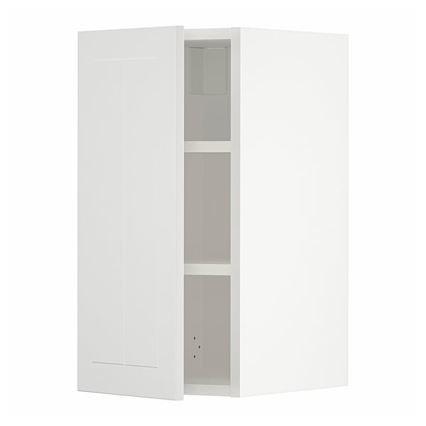 Witachtige METOD kast, slanke rechthoekige, verticale planken, witte deuren, ambachtelijke stijl.