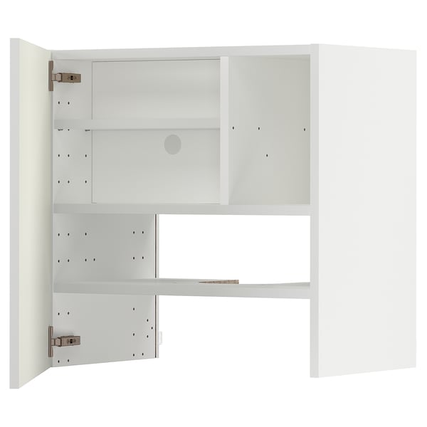 Een witte METOD keukenkast met verstelbare planken en metalen scharnieren.