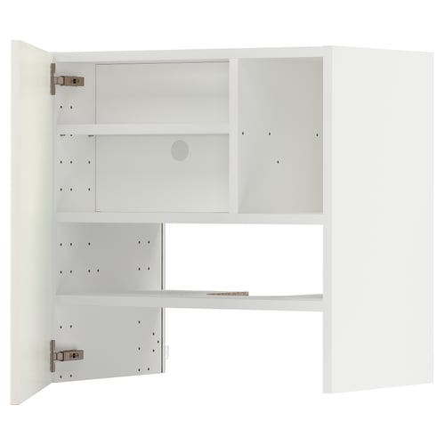 Een open witte METOD keukenkast met verstelbare planken en scharnieren.