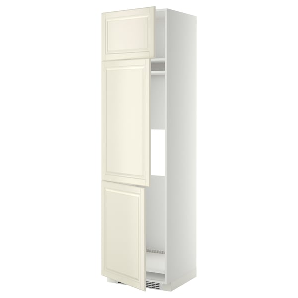 Een witte METOD keukenkast met gebroken witte bodbyn deuren en verstelbare planken.