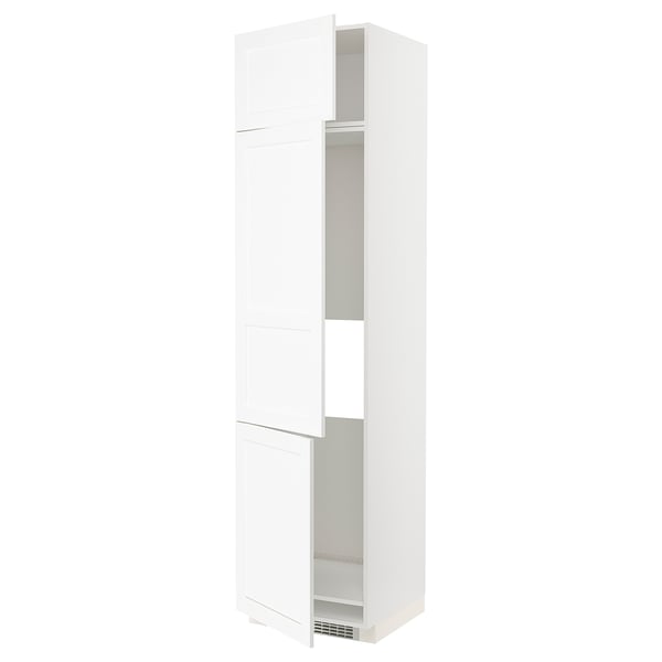 METOD, een witte keukenkast met een strakke, houtachtige nerf, hoog en rechthoekig, met verstelbare planken en een duurzame vezelplaatconstructie.
