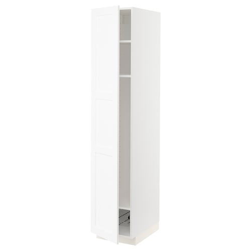 Witte keukenkast met planken, hoog, modern design.