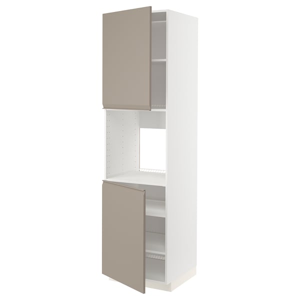 Een moderne, beigekleurige METOD keukenkast. Het heeft twee deuren met geïntegreerde handgrepen, verstelbare planken en een strak, minimalistisch ontwerp.