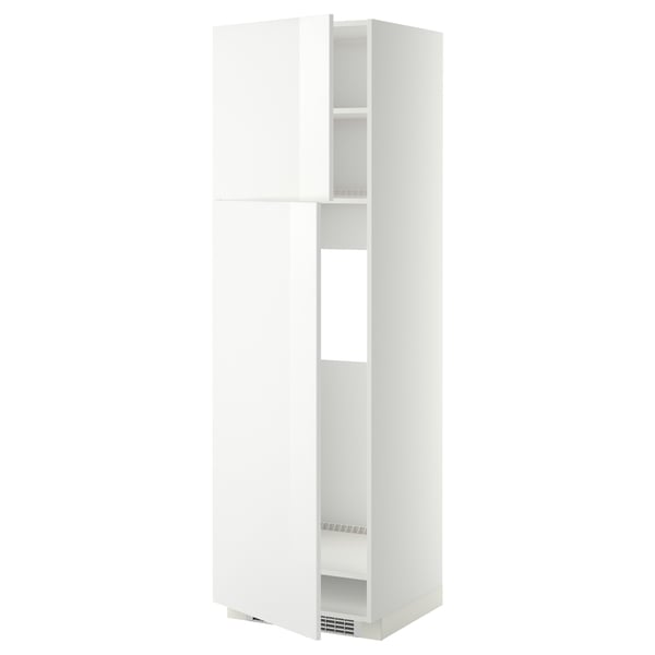 Een witte METOD keukenkast met glanzende afwerking, strak design en verstelbare ruimtes.