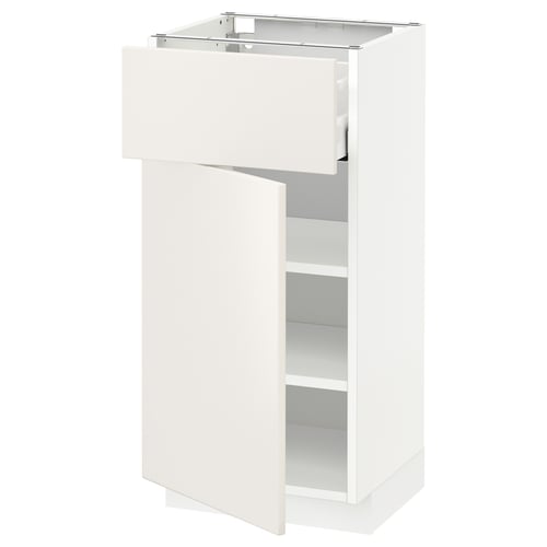 Moderne witte METOD keukenkast, slank, rechthoekig ontwerp met één deur en verstelbare plank.