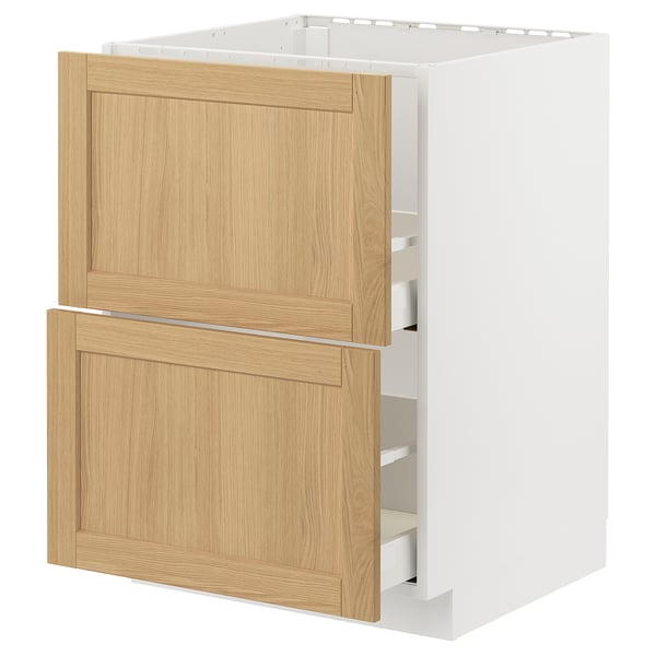 Een METOD keukenkast met lichte houtnerfdeuren. Het is twee planken, met een minimalistisch design.