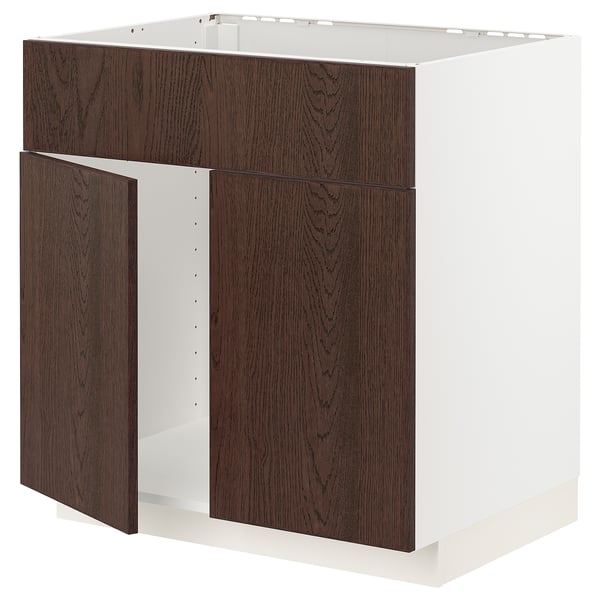 Modern keukenblok met donkerbruine houten kast en witte onderkast, strak design.