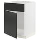 Modern zwart-wit keukenblok met strak greeploos design.