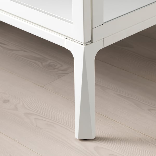 Close-up van MILSBO kastpoot, strak en modern design, stevig aluminium, strakke afwerking.