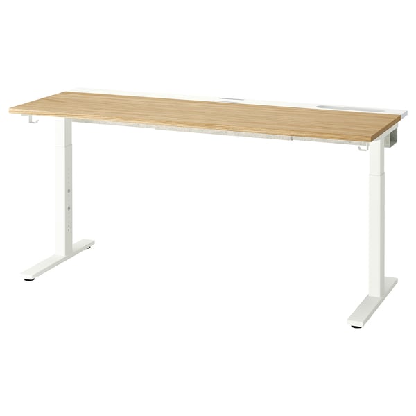 Een MITTZON bureau met een licht houten blad en witte poten. De in hoogte verstelbare en kabelbeheer.