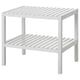 Witte houten bank met twee open planken, eenvoudig ontwerp.