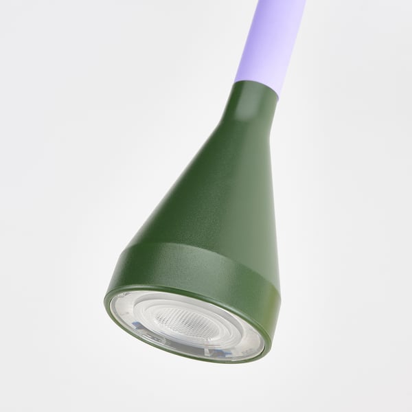 Moderne groene lamp met verstelbare hals, helder licht.