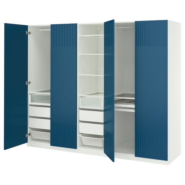 Een blauwe PAX kledingkast met open deuren, onthullende planken en lades, een combinatie van functionaliteit met een strak design.