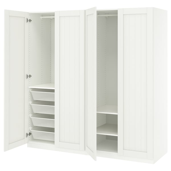 Een open witte ikea PAX kledingkast met planken en gaaslades.